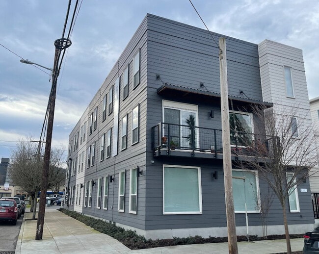 Bridger Commons in Portland, OR - Building Photo - Building Photo