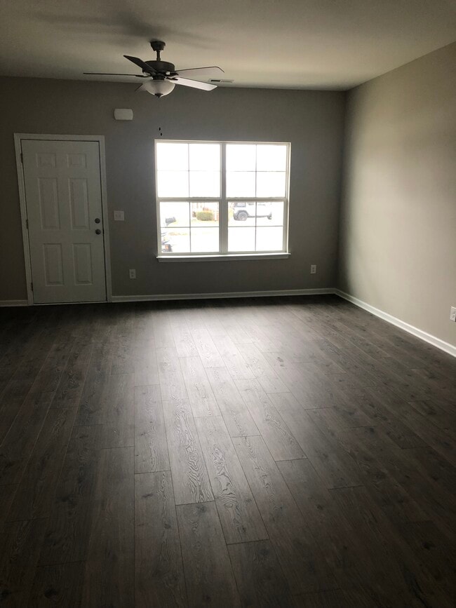 413 Carol Dr in Columbia, TN - Foto de edificio - Building Photo