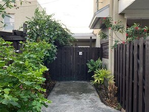 2368 SW 26th St in Miami, FL - Building Photo - Building Photo
