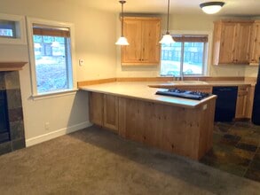 2473 NW Awbrey Rd, Unit 2473 NW Awbrey Rd #2 in Bend, OR - Building Photo - Building Photo