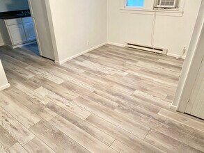 520 W Edwards st, Unit Apt 2 in Vandalia, IL - Building Photo - Building Photo