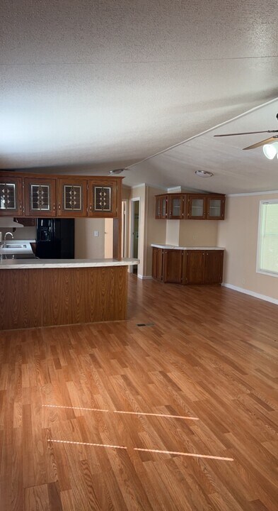 134 Cleveland MHP in Cleveland, TX - Building Photo