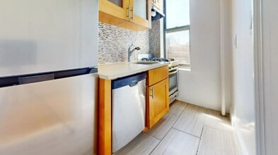 Cooper Street, Unit 6E in New York, NY - Foto de edificio - Building Photo