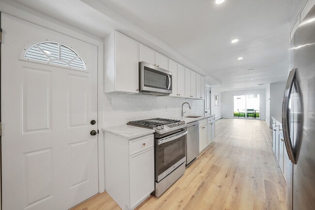 338 Virginia Ave, Unit 338 in Oceanside, NY - Building Photo - Building Photo