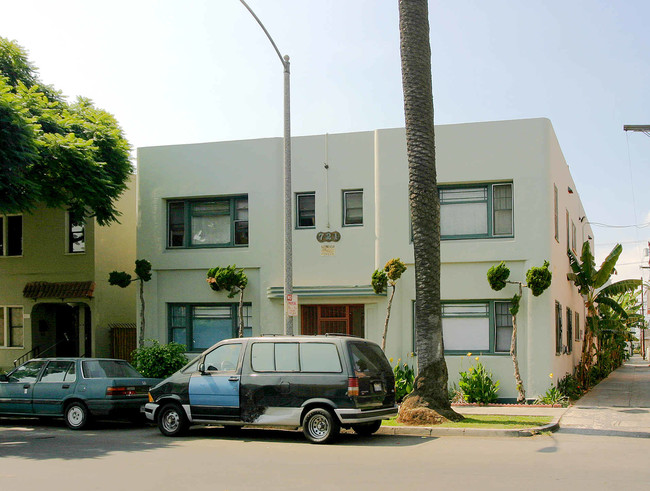 721 Olive Ave in Long Beach, CA - Foto de edificio - Building Photo