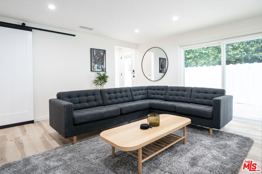 8704 Dorrington Ave in West Hollywood, CA - Building Photo