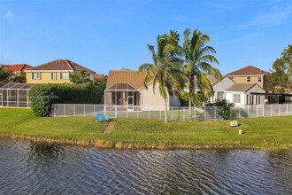 953 Falling Water Rd in Weston, FL - Building Photo - Building Photo