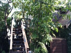 11049 Kling St in Los Angeles, CA - Foto de edificio - Building Photo