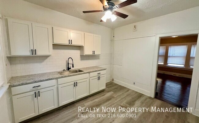 2201 Oakdale Rd in Cleveland Heights, OH - Building Photo - Building Photo