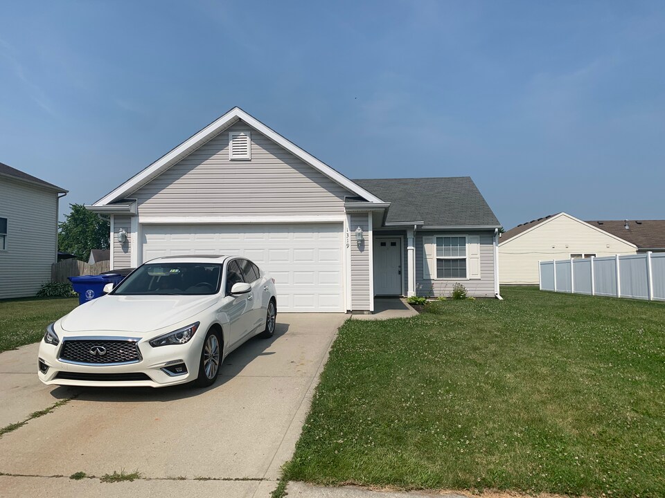 1319 Tedlee Dr in Kokomo, IN - Foto de edificio
