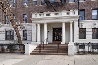 305 8th Ave in Brooklyn, NY - Building Photo - Building Photo