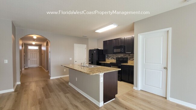 3911 Wayfarer Wy in Palmetto, FL - Building Photo - Building Photo