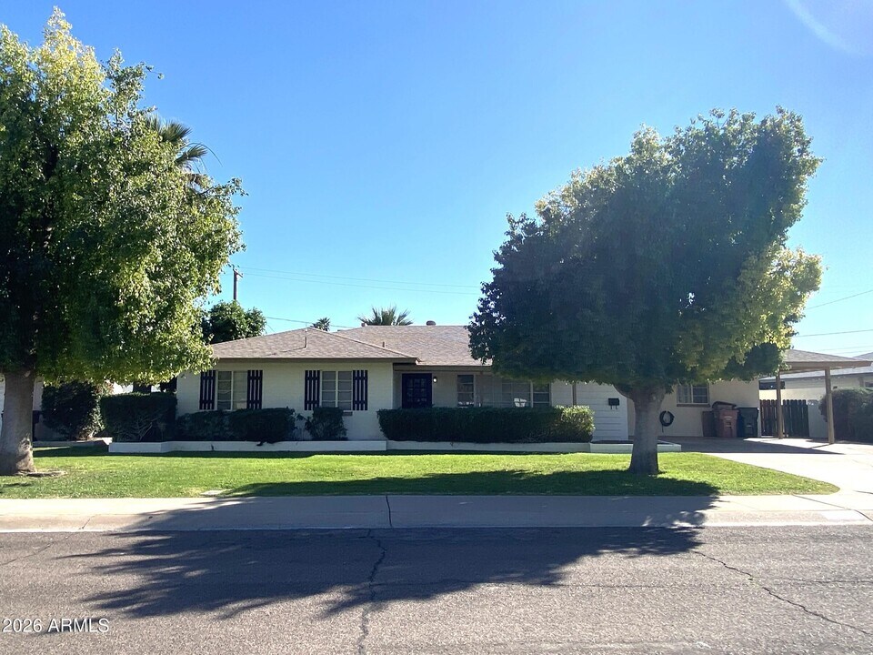 8215 E Windsor Ave in Scottsdale, AZ - Building Photo