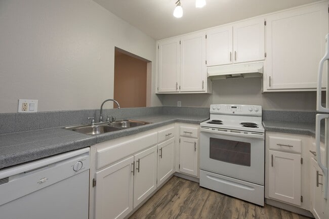 Cottage Meadows in North Highlands, CA - Foto de edificio - Building Photo