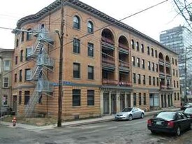 1401 N Saint Clair St Apartments