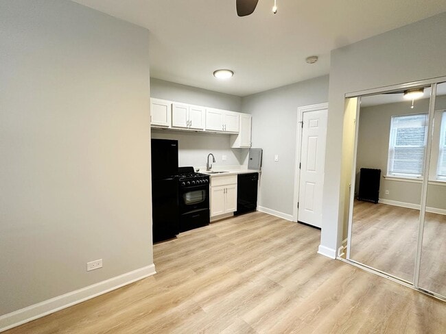 5710 N Winthrop Ave in Chicago, IL - Building Photo - Building Photo