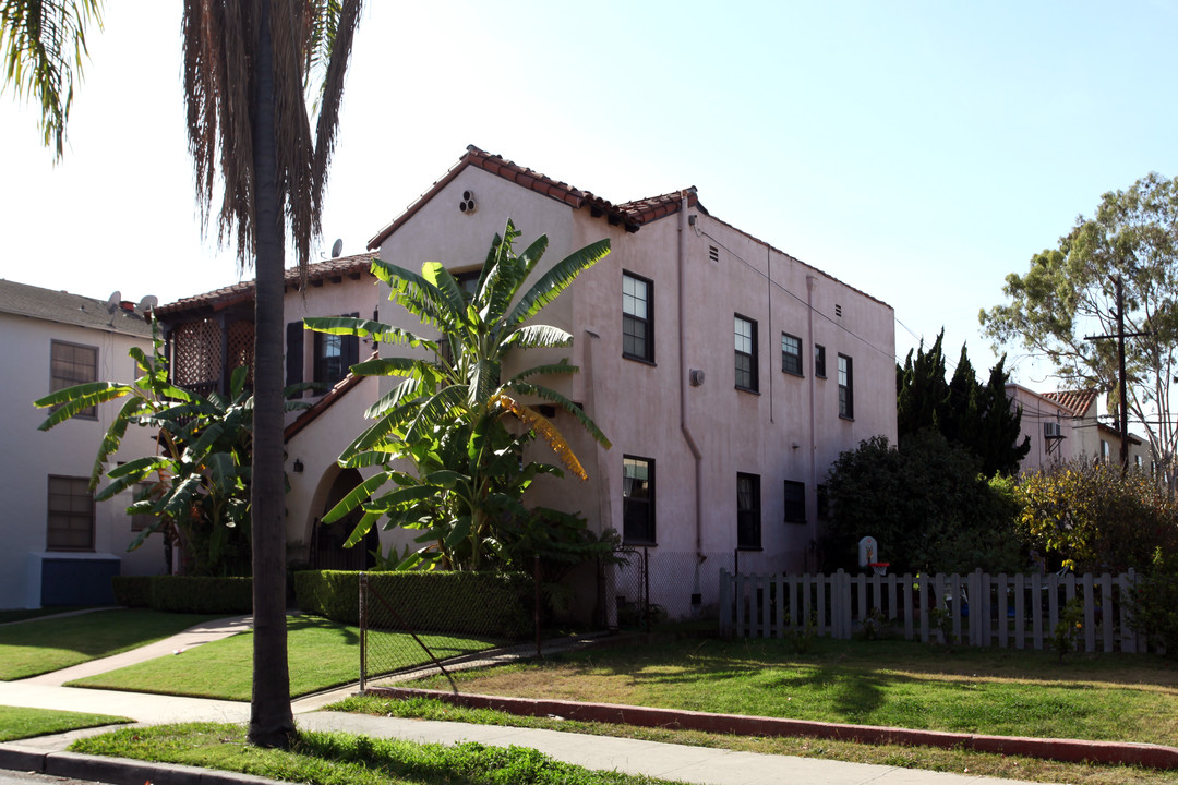 827 Belmont Ave in Long Beach, CA - Building Photo