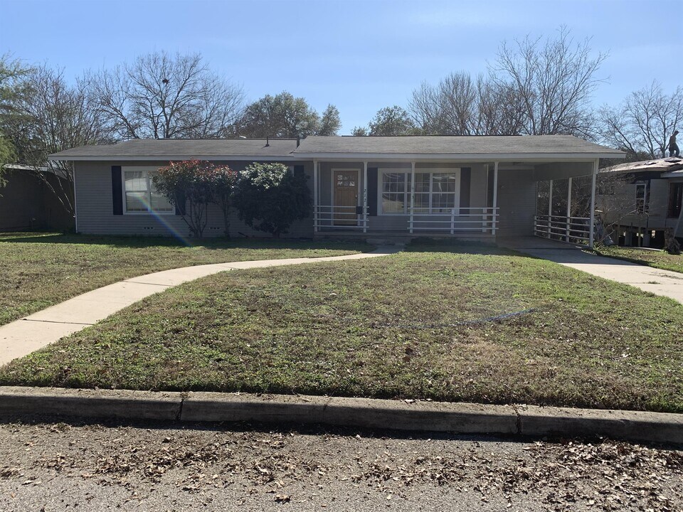 212 Lyman Dr in Terrell Hills, TX - Building Photo