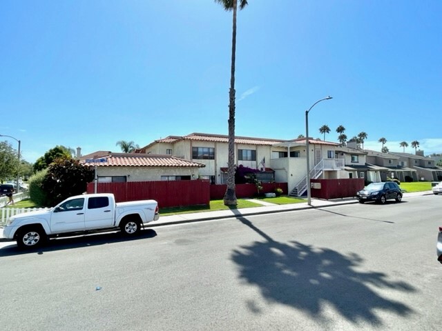 8112 Constantine Dr in Huntington Beach, CA - Building Photo - Building Photo