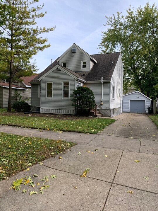 2505 Dahle St in Madison, WI - Foto de edificio
