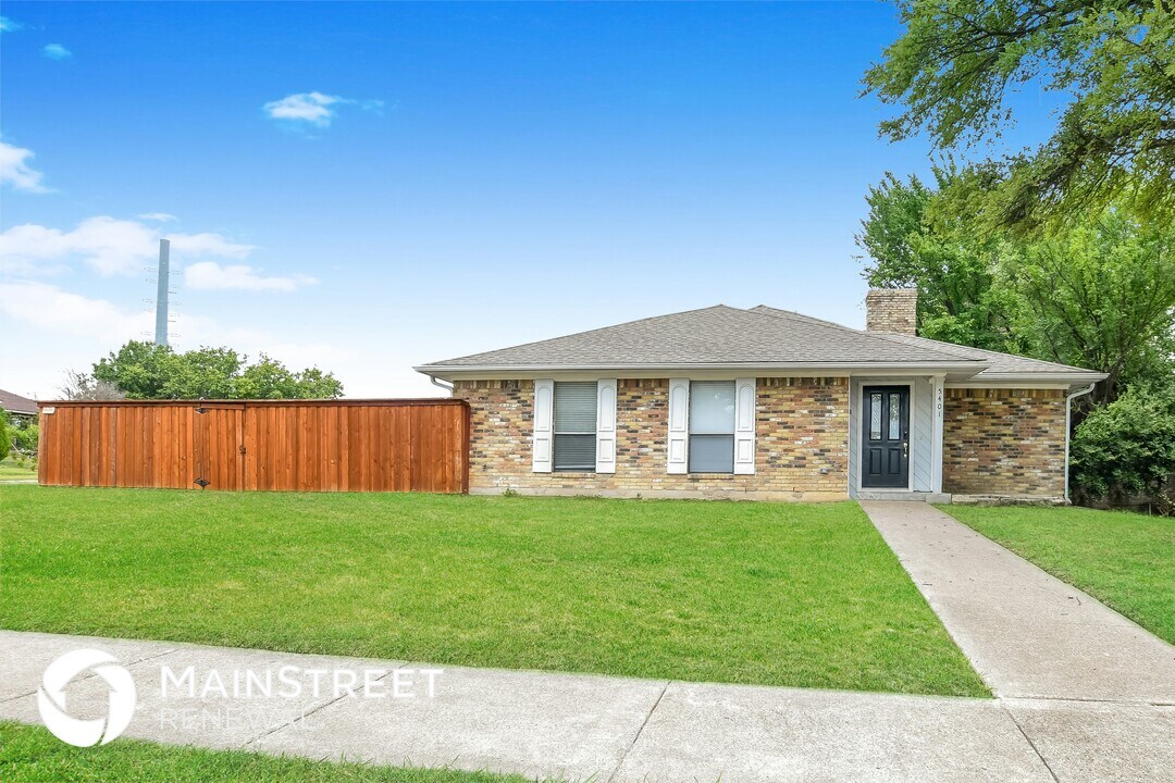 5401 Edgewater Cir in Rowlett, TX - Building Photo