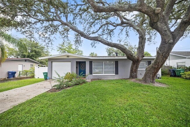 4112 E 97th Ave in Tampa, FL - Building Photo - Building Photo