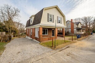 153 Hochberg Rd in Pittsburgh, PA - Building Photo