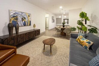 4858 Westpark Dr in Houston, TX - Building Photo - Building Photo