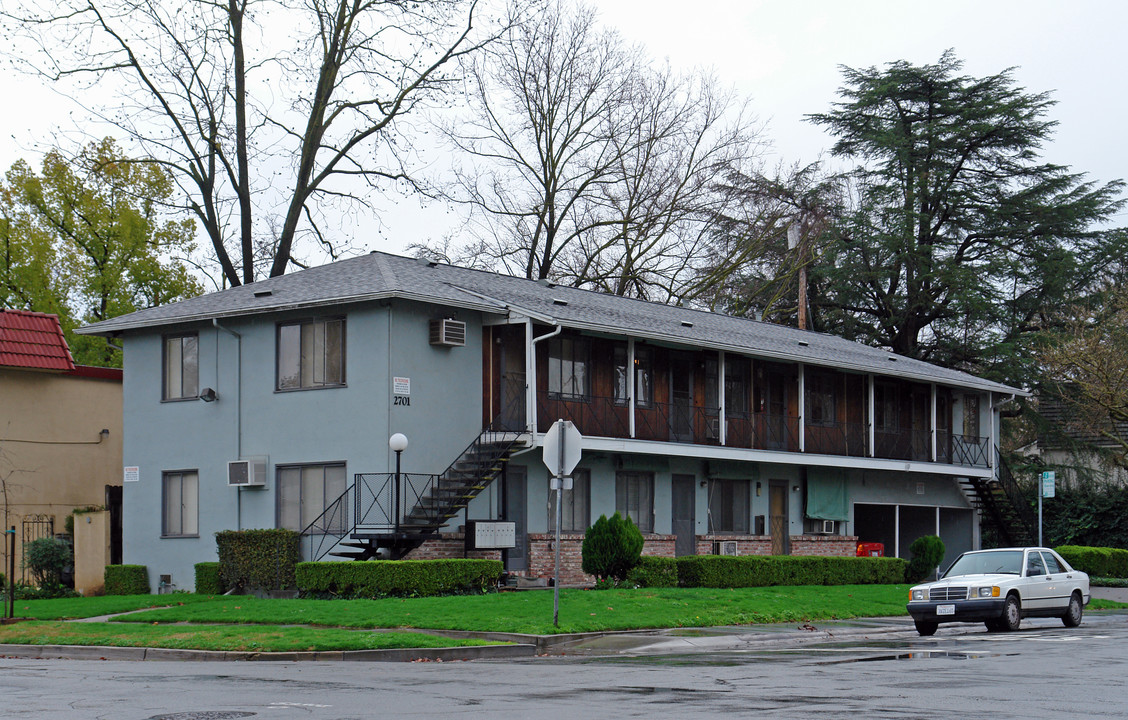 2701 26th St in Sacramento, CA - Foto de edificio