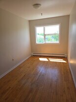 204 Pleasant St in Wolfville, NS - Building Photo