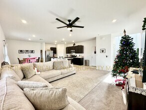 7064 W Vineridge Dr in Tucson, AZ - Building Photo - Building Photo