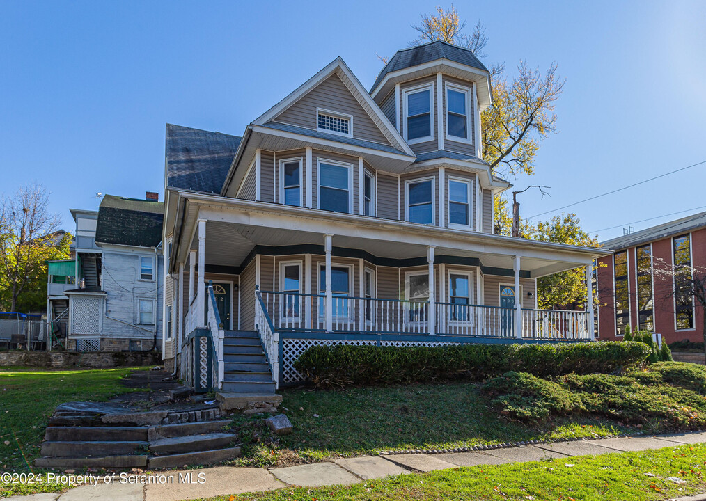 802-802 Quincy Ave in Scranton, PA - Building Photo