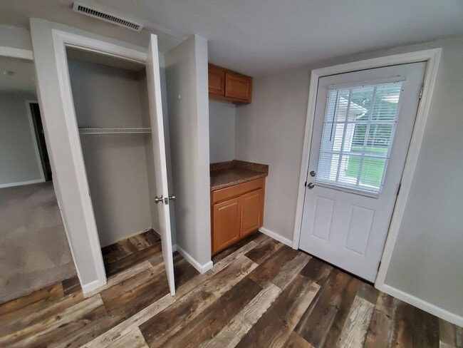 2604 NE 44th Ave in Des Moines, IA - Building Photo - Building Photo
