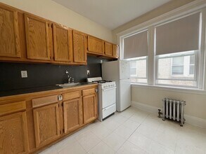 1693 Commonwealth Ave, Unit 32 in Boston, MA - Building Photo - Building Photo