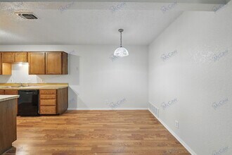 6708 S Creek Dr in Fort Worth, TX - Building Photo - Building Photo