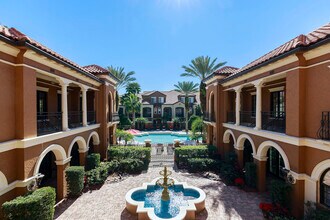 Madison Gateway in St. Petersburg, FL - Foto de edificio - Building Photo