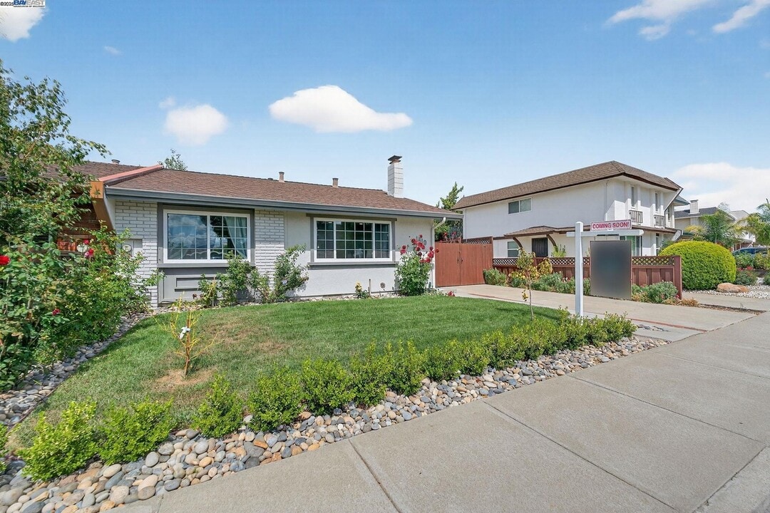 1810 Peary Way in Livermore, CA - Building Photo