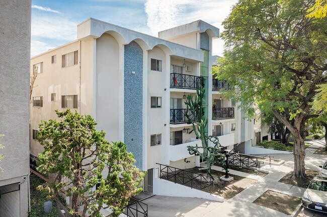 814 S Wooster St in Los Angeles, CA - Foto de edificio - Building Photo