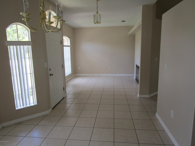 995 Black Coral Ave NW in Palm Bay, FL - Building Photo - Building Photo