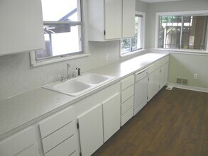 5411 SE 70th Ave in Portland, OR - Building Photo - Building Photo