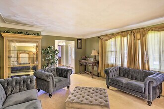 1960 Pinelawn Dr in Toledo, OH - Foto de edificio - Building Photo