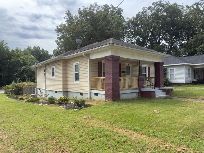 126 S Broad St in Burlington, NC - Building Photo - Building Photo