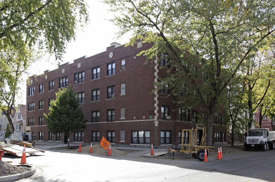 2035 - 2039 West Wellington Avenue in Chicago, IL - Foto de edificio