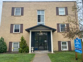 Mayfair Apartments in Windsor, ON - Building Photo