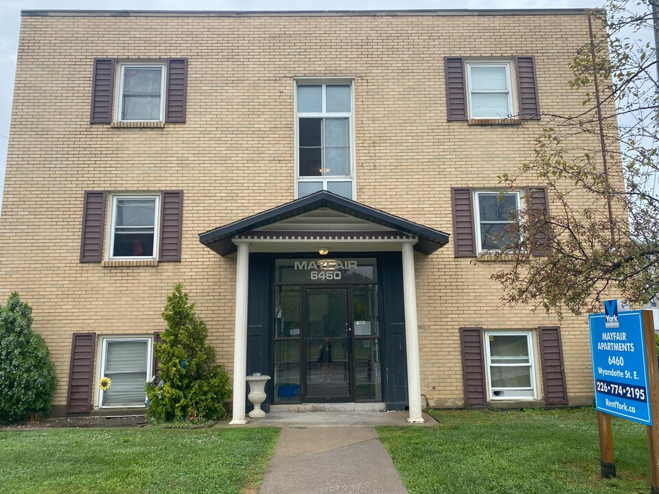 Mayfair Apartments in Windsor, ON - Foto de edificio