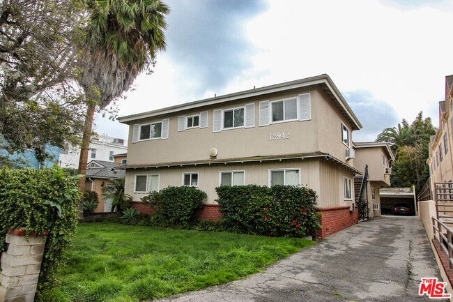 12942 Moorpark St