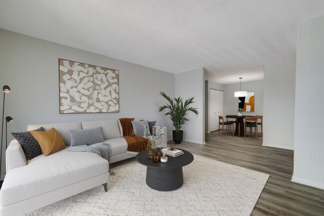 Lakeview Apartments in Franklin, IN - Building Photo - Building Photo