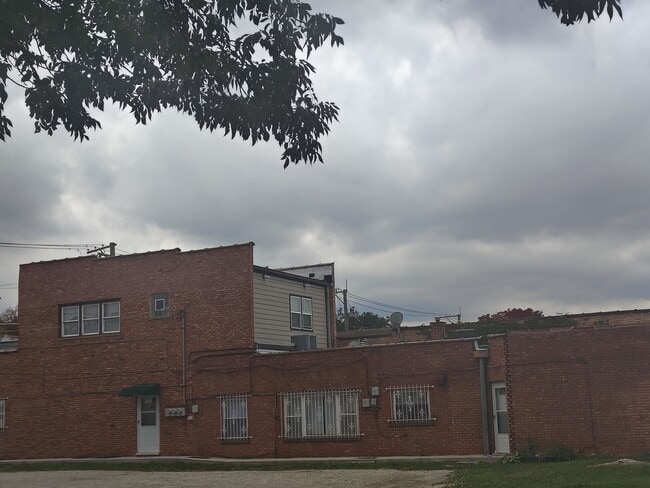 4109 W 63rd St in Chicago, IL - Foto de edificio - Building Photo