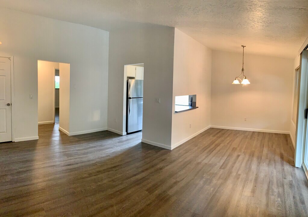 12626 Ne 118th St, Apt 3 in Kirkland, WA - Building Photo