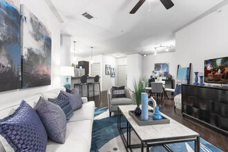 95twenty Apartments in Austin, TX - Foto de edificio - Building Photo